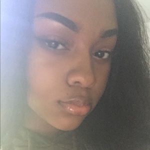 Meet your Posher, Niya